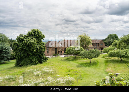 Blick auf den Garten zu Winston Churchill's malerei Studio von der Terrasse im ersten Stock des Chartwell Manor Stockfoto