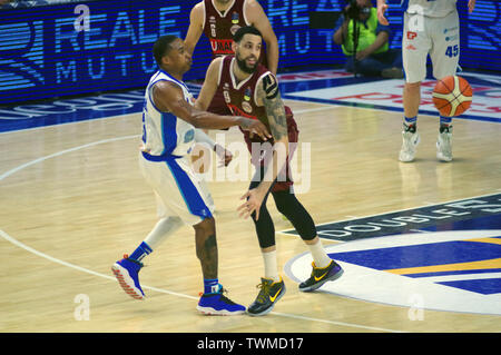 Sassari, Italien, 20. Juni 2019. Endspiel LBA (Lega Basket Italia) Match 6 zwischen UMANA REYER VENEZIA VS DINAMO BANCO DI SARDEGNA SASSARI an Palaserradi Stockfoto