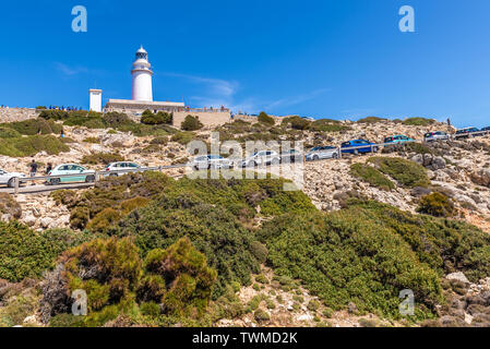 MALLORCA, SPANIEN - 6. Mai 2019: Leuchtturm am Cap de Formentor an der Küste im Norden Mallorca, Balearen, Spanien. Stockfoto