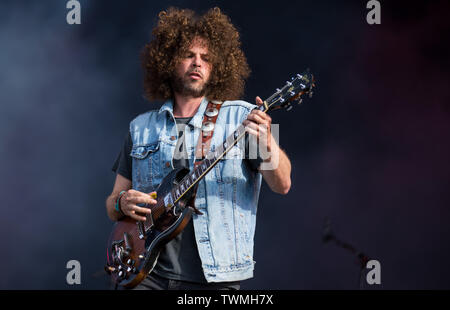 Neuhausen ob Eck, Deutschland. Juni, 2019 21. Die australische Rock Band "wolfmother" gibt ein Konzert mit dem Sänger Andrew Stockdale am Southside Festival. Wie seine Schwester Festival 'Hurricane', die Musik Festival ist eines der größten deutschen Open-Air-Festivals. Credit: Christoph Schmidt/dpa/Alamy leben Nachrichten Stockfoto