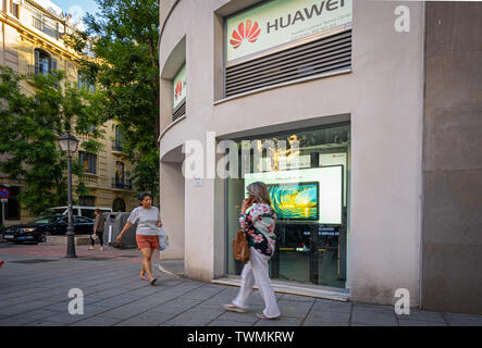 Madrid, Spanien. Juni 2019: Huawei Experience Center in Salamanca. Stockfoto