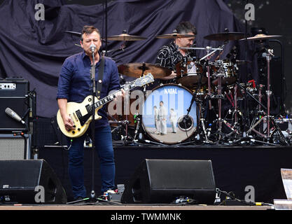 Manic Street Prediger unterstützen Bon Jovi während der Dieses Haus steht nicht zum Verkauf Tour im Wembley Stadion. Stockfoto