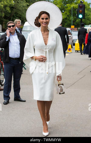 Ascot, Großbritannien. 20 Juni, 2019. Designer Isabell Christensen besucht Ladies Day im Royal Ascot. Credit: Mark Kerrison/Alamy leben Nachrichten Stockfoto