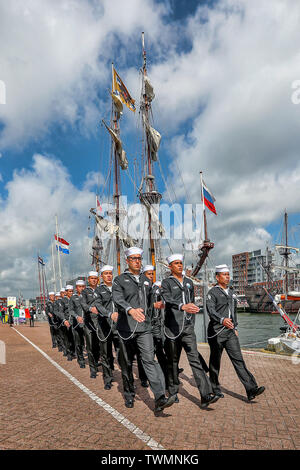 Scheveningen, Niederlande. Juni, 2019 21. SCHEVENINGEN - 21-06-2019, Segeln Scheveningen Tag 2, crew Parade und Preisverleihung Credit: Pro Schüsse/Alamy leben Nachrichten Stockfoto