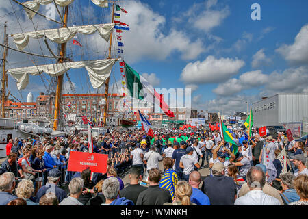 Scheveningen, Niederlande. Juni, 2019 21. SCHEVENINGEN - 21-06-2019, Segeln Scheveningen Tag 2, crew Parade und Preisverleihung Credit: Pro Schüsse/Alamy leben Nachrichten Stockfoto