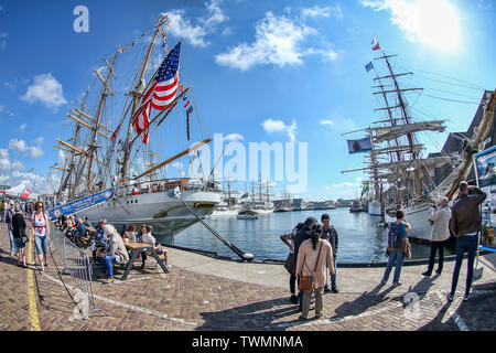 Scheveningen, Niederlande. Juni, 2019 21. SCHEVENINGEN - 21-06-2019, Segeln Scheveningen Tag 2, crew Parade und Preisverleihung Credit: Pro Schüsse/Alamy leben Nachrichten Stockfoto