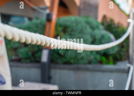 Den Zaun des Weißen Seile. Selektive konzentrieren. Stockfoto