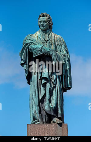 Statue von Thomas Chalmers (1780-1847) in der George Street, Edinburgh, Schottland, Großbritannien. Die Statue ist von Sir John Steell 1878. Stockfoto