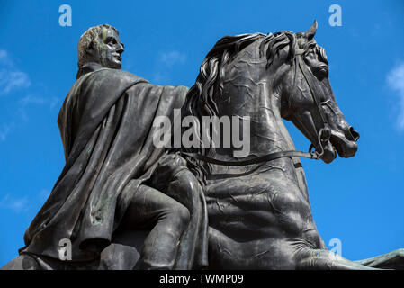 Die Statue des Herzogs von Wellington am östlichen Ende der Princes Street, Edinburgh, Schottland, Großbritannien. Stockfoto