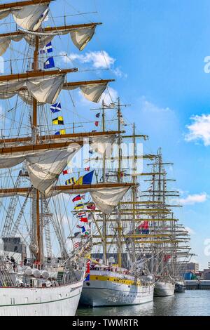 Scheveningen, Niederlande. Juni, 2019 21. SCHEVENINGEN - 21-06-2019, Segeln Scheveningen Tag 2, crew Parade und Preisverleihung Credit: Pro Schüsse/Alamy leben Nachrichten Stockfoto