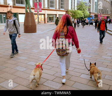 Glasgow, Schottland, Großbritannien, 21. Juni, 2019. UK Wetter: Sonnig in der Stadt für den längsten Tag und die Sommersonnenwende am Schritte im Stil Meile der Buchanan Street. Credit: Gerard Fähre / alamy Leben Nachrichten Stockfoto