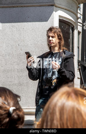 Glasgow, Schottland, Großbritannien. 21. Juni 2019. Junge Menschen protestieren gegen Klimawandel am George Square in Glasgow. Stockfoto