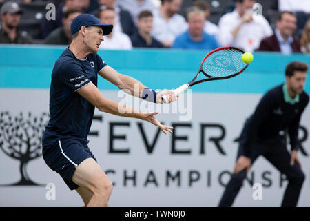 Queen Club, London, Großbritannien. Juni, 2019 21. Die ATP Tennis Turnier Fever-Tree; Jamie Murray (GBR) mit einer Vorhand schuss Credit: Aktion plus Sport/Alamy leben Nachrichten Stockfoto