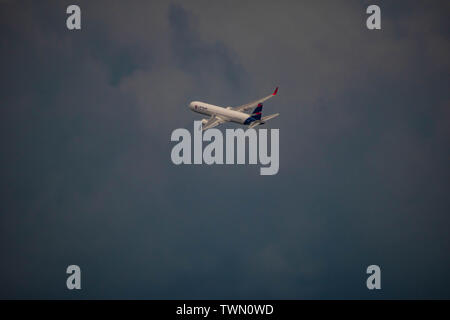 Orlando, Florida. Juni 06, 2019. Latam Flugzeug in Orlando International Airport Stockfoto