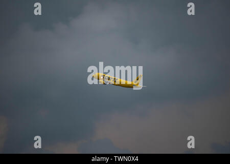 Orlando, Florida. Juni 06, 2019. Yello Geist Flugzeug am internationalen Flughafen von Orlando. Stockfoto