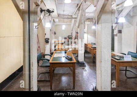 London, Großbritannien, 13. Mai 2019: Innenansicht des Tierheims, die Cabinet War Rooms während WW II untergebracht Heute ist ein Teil der Churchill War Rooms Museum. Stockfoto