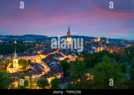 Stadt Bern Skyline mit einem dramatischen Himmel in Bern, Schweiz Stockfoto