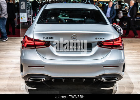 Paris, Frankreich, Okt 2018 silber metallic Mercedes A 250 4Matic Berline Limousine Limousine, Mondial Paris Motor Show, 4. Gen W177 A-Klasse von Mercedes Benz Stockfoto