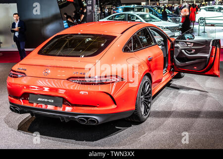 Paris, Frankreich, Okt 2018 roten Mercedes-AMG GT43 4MATIC + Coupé 4 Türen bei Mondial Paris Motor Show, X290 von Mercedes Benz Stockfoto