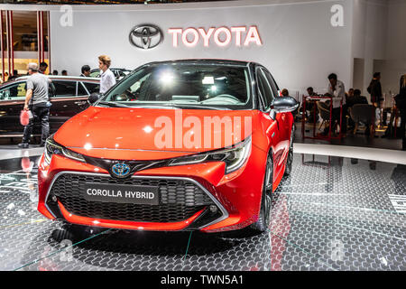 Paris, Frankreich, 03.Oktober, 2018 rot Toyota Corolla Hybrid bei Mondial Paris Motor Show, 12 gen, E210, den der japanische Automobilhersteller Toyota Stockfoto