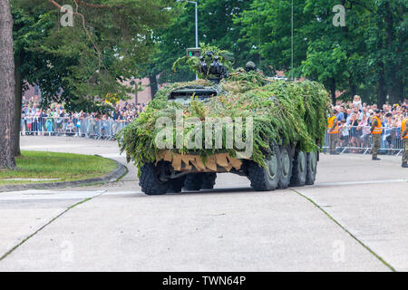 AUGUSTDORF/Deutschland - Juni 15, 2019: Deutsche gepanzerte Fahrzeug GTK Boxer Laufwerke auf eine Taktik, die Demonstration an öffentliche Veranstaltung Tag der Bundesweh Stockfoto