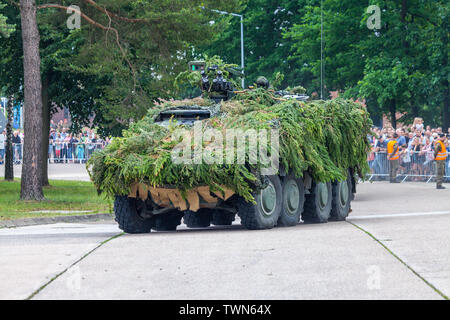 AUGUSTDORF/Deutschland - Juni 15, 2019: Deutsche gepanzerte Fahrzeug GTK Boxer Laufwerke auf eine Taktik, die Demonstration an öffentliche Veranstaltung Tag der Bundesweh Stockfoto