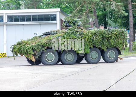 AUGUSTDORF/Deutschland - Juni 15, 2019: Deutsche gepanzerte Fahrzeug GTK Boxer Laufwerke auf eine Taktik, die Demonstration an öffentliche Veranstaltung Tag der Bundesweh Stockfoto