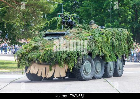 AUGUSTDORF/Deutschland - Juni 15, 2019: Deutsche gepanzerte Fahrzeug GTK Boxer Laufwerke auf eine Taktik, die Demonstration an öffentliche Veranstaltung Tag der Bundesweh Stockfoto