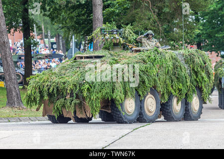 AUGUSTDORF/Deutschland - Juni 15, 2019: Deutsche gepanzerte Fahrzeug GTK Boxer Laufwerke auf eine Taktik, die Demonstration an öffentliche Veranstaltung Tag der Bundesweh Stockfoto