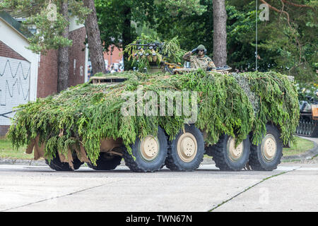 AUGUSTDORF/Deutschland - Juni 15, 2019: Deutsche gepanzerte Fahrzeug GTK Boxer Laufwerke auf eine Taktik, die Demonstration an öffentliche Veranstaltung Tag der Bundesweh Stockfoto