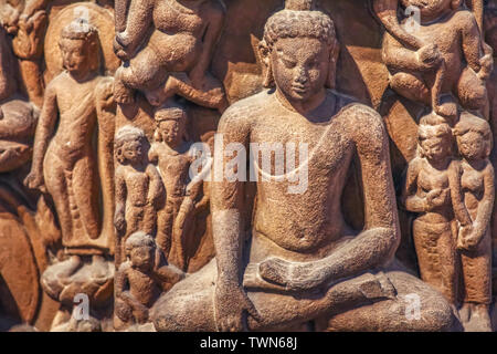 Archäologische Sandstein Skulptur von Gautam Buddha in der Meditation aus dem fünften Jahrhundert unserer Zeitrechnung Stockfoto