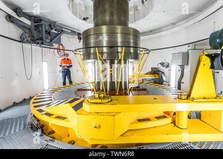 Tumut 3 Power Station. Ein Wasserkraftwerk in den Snowy Mountains, Australien. Bild zeigt die Turbinen. Stockfoto