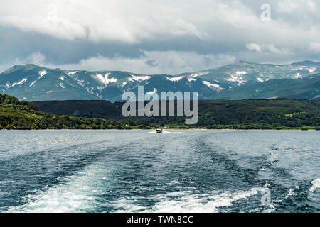 Blick auf den Kuril Vulkan. Und Kuril See, Kamtschatka, Russland Stockfoto