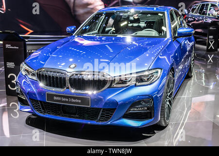 Paris, Frankreich, 06.Oktober, 2018 Blau metallic Alle neuen BMW 3er Limousine Berline330i bei Mondial Paris Motor Show, 7. Gen, G20 von BMW hergestellt Stockfoto