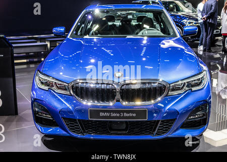 Paris, Frankreich, 06.Oktober, 2018 Blau metallic Alle neuen BMW 3er Limousine Berline330i bei Mondial Paris Motor Show, 7. Gen, G20 von BMW hergestellt Stockfoto