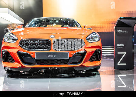 Paris, Frankreich, 06.Oktober, 2018 metallic alle Orange neue BMW Z4 M 40 i Produktion Auto Cabrio, Mondial Paris Motor Show, G29 Z4 Cabrio von BMW hergestellt Stockfoto