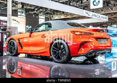 Paris, Frankreich, 06.Oktober, 2018 metallic alle Orange neue BMW Z4 M 40 i Produktion Auto Cabrio, Mondial Paris Motor Show, G29 Z4 Cabrio von BMW hergestellt Stockfoto