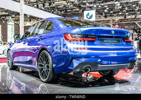 Paris, Frankreich, 06.Oktober, 2018 Blau metallic Alle neuen BMW 3er Limousine Berline330i bei Mondial Paris Motor Show, 7. Gen, G20 von BMW hergestellt Stockfoto