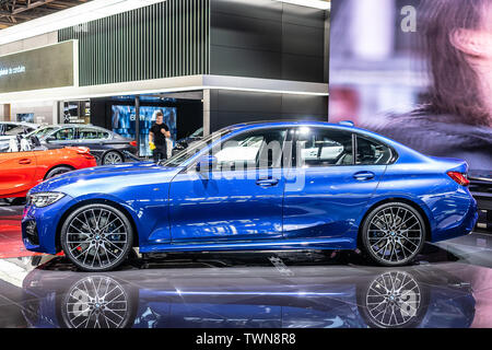 Paris, Frankreich, 06.Oktober, 2018 Blau metallic Alle neuen BMW 3er Limousine Berline330i bei Mondial Paris Motor Show, 7. Gen, G20 von BMW hergestellt Stockfoto