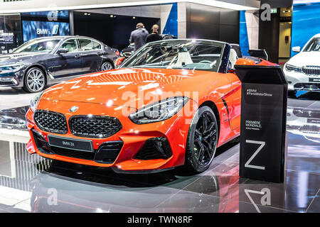 Paris, Frankreich, 06.Oktober, 2018 metallic alle Orange neue BMW Z4 M 40 i Produktion Auto Cabrio, Mondial Paris Motor Show, G29 Z4 Cabrio von BMW hergestellt Stockfoto