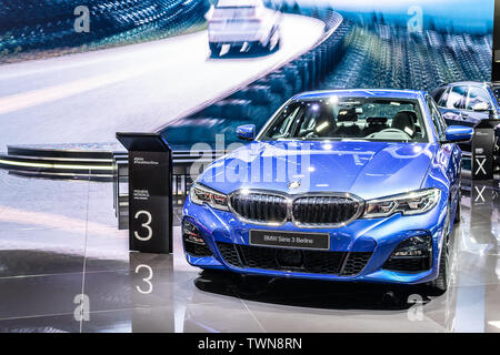 Paris, Frankreich, 06.Oktober, 2018 Blau metallic Alle neuen BMW 3er Limousine Berline330i bei Mondial Paris Motor Show, 7. Gen, G20 von BMW hergestellt Stockfoto