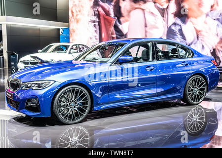 Paris, Frankreich, 06.Oktober, 2018 Blau metallic Alle neuen BMW 3er Limousine Berline330i bei Mondial Paris Motor Show, 7. Gen, G20 von BMW hergestellt Stockfoto