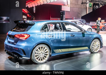 Paris, Frankreich, Oktober 2018 Blau Mercedes-AMG eine 35 4MATIC + bei Mondial Paris Motor Show, 4. Gen-A-Klasse W177 von Mercedes Benz Stockfoto