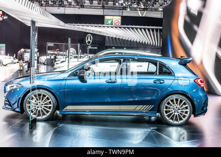 Paris, Frankreich, Oktober 2018 Blau Mercedes-AMG eine 35 4MATIC + bei Mondial Paris Motor Show, 4. Gen-A-Klasse W177 von Mercedes Benz Stockfoto