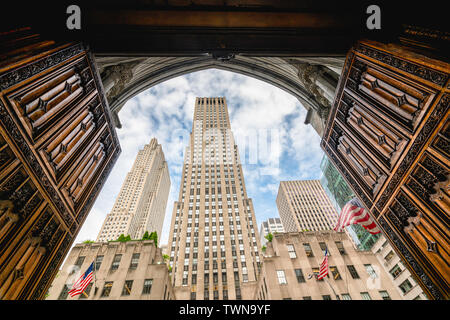 New York City/USA - Mai 28, 2019 Rockefeller Center, die St. Patrick's Cathedral, 5th Avenue, Manhattan NYC Stockfoto