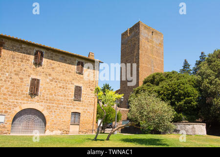 Tuscania, Viterbo, Italien: Der Torre di Lavello, Turm im inneren Stadt Stockfoto