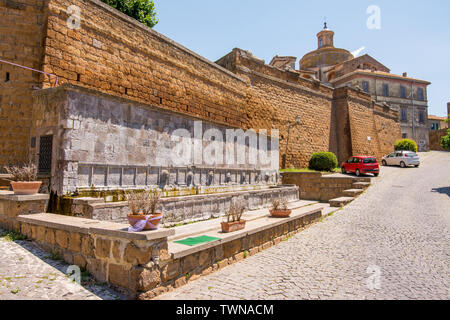 Tuscania, Viterbo, Italien: Fontana delle Sette Cannelle oder Butinale Brunnen Stockfoto