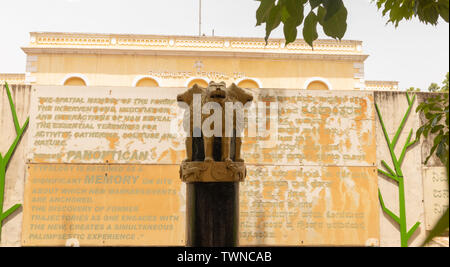 Bangalore, Karnataka India-June 04 2019: Staatswappen von Indien vor der Bangalore Central Gefängnis in Karnataka, Indien. Stockfoto