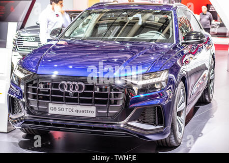 Paris, Frankreich, 04.Oktober, 2018 Blau metallic Alle neuen Audi Q8 bei Mondial Paris Motor Show, Flaggschiff SUV von deutschen Automobilhersteller Audi AG produziert Stockfoto