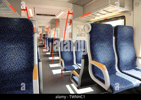 Innerhalb eines regionalen Österreichischen Zug, der tauscht von Eisenstadt nach Wien. Der Zug gependelt wird betrieben von ÖBB (Österreichische Bundesbahnen) Stockfoto